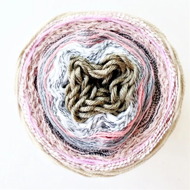 Layers yarn cakes